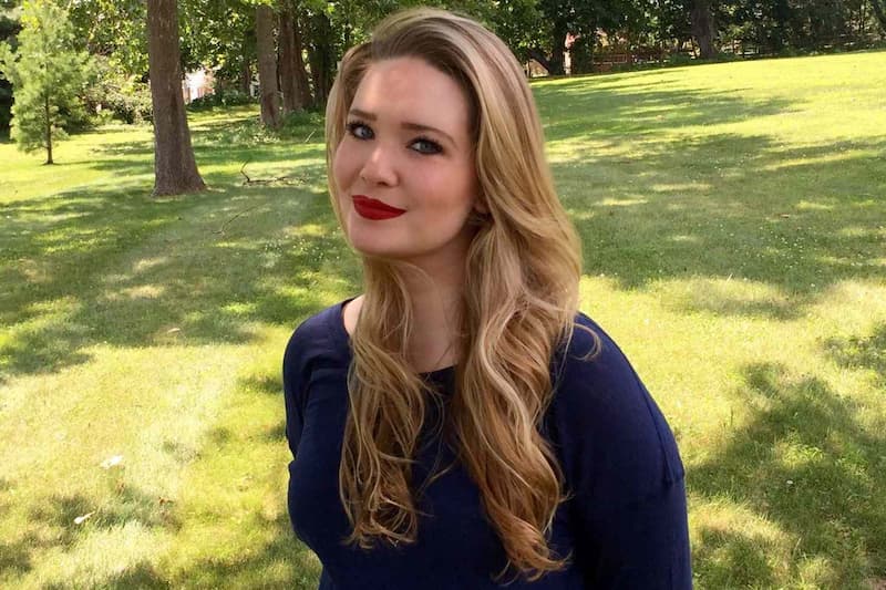 Autora de Trono de Vidro: Sarah J. Maas